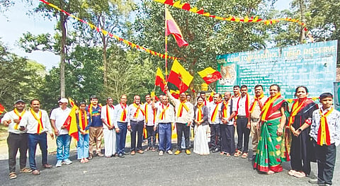 ಎಚ್.ಡಿ. ಕೋಟೆ ತಾಲೂಕಿನ ಗಡಿಭಾಗದ ಬಾವಲಿ ಗ್ರಾಮದಲ್ಲಿ  ಕನ್ನಡ ರಾಜ್ಯೋತ್ಸವವನ್ನು ಆಚರಿಸಲಾಯಿತು. ಸೋಮಣ್ಣ ಸುಬ್ರಹ್ಮಣ್ಯ, ಡಾ.ಅಮ್ಮಸಂದ್ರ ಸುರೇಶ್, ನಂದಿನಿ, ಪ್ರೇಮ್ ಸಾಗರ್, ಪುಟ್ಟಣ್ಣ, ಶಿವಲಿಂಗ, ವಿದ್ಯಾರ್ಥಿಗಳು ಭಾಗವಹಿಸಿದರು.