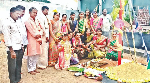 ಸುಗ್ಗನಹಳ್ಳಿ ವಿಜೇತ ಇಂಟರ್ನ್ಯಾಷನಲ್ ಶಾಲೆಯಲ್ಲಿ ಮಕ್ಕಳ ಸಂಕ್ರಾಂತಿ ಹಬ್ಬ ಆಚರಣೆ ಮಾಡಿದರು.ನವೀನ್,ಬೇಬಿಮಹೇಶ್,ರಾಮೇಗೌಡ, ಮಹೇಶ್, ಪ್ರಕಾಶ್ ಇತರರು ಇದ್ದರು.