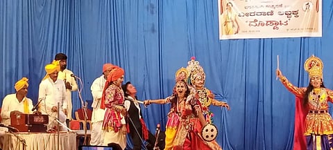 Rani abbakka ಹುಬ್ಬಳ್ಳಿಯ ಆರ್​.ಎನ್​. ಶೆಟ್ಟಿ ಕಲ್ಯಾಣ ಮಂಟಪದಲ್ಲಿ ಭಾನುವಾರ ಪ್ರದರ್ಶನಗೊಂಡ ವೀರರಾಣಿ ಅಬ್ಬಕ್ಕ ದೊಡ್ಡಾಟ.