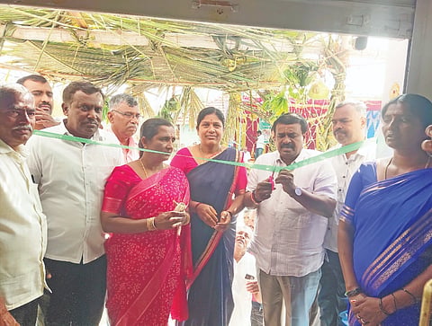 ಕಲ್ಕೆರೆ ಗ್ರಾಮದಲ್ಲಿ ನೂತನ ಡೇರಿ ಕಟ್ಟಡವನ್ನು ಶಾಸಕ ಸಿ.ಎನ್.ಬಾಲಕೃಷ್ಣ ಉದ್ಘಾಟಿಸಿದರು. ದೊರೆಸ್ವಾಮಿ, ಸುರೇಶ್, ಮಂಜುಳಾ ತಿಮ್ಮೇಗೌಡ, ಸಾವಿತ್ರಮ್ಮ ರಮೇಶ್, ವಾಸು, ಅಶೋಕ್, ನಾಗೇಗೌಡ, ಬೈರೇಗೌಡ, ದೇವರಾಜ್, ಯೋಗೇಶ್ ಇದ್ದರು.