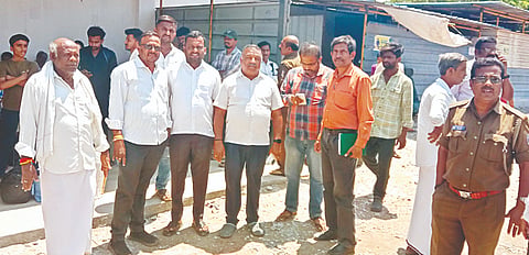 ಡಿಪೋ ಹತ್ತಿರದ ನಿಲ್ದಾಣಕ್ಕೆ ಕೆಎಸ್‌ಆರ್‌ಟಿಸಿ ನಿಗಮದ ಅಧಿಕಾರಿಗಳು ಹಾಗೂ ಗ್ಯಾರಂಟಿ ಅನುಷ್ಠಾನ ಸಮಿತಿ ಪದಾಧಿಕಾರಿಗಳು ಭೇಟಿ ನೀಡಿ ಪರಿಶೀಲನೆ ನಡೆಸಿದರು. ಕೃಷ್ಣಪ್ಪ, ಶ್ರೀಧರಮೂರ್ತಿ, ಜೆ.ಎ.ಅರವಿಂದ್, ಧರ್ಮಶೇಖರ್, ಸಿದ್ದೇಶ್, ಪ್ರದೀಪ್ ಇತರರು ಇದ್ದರು. 