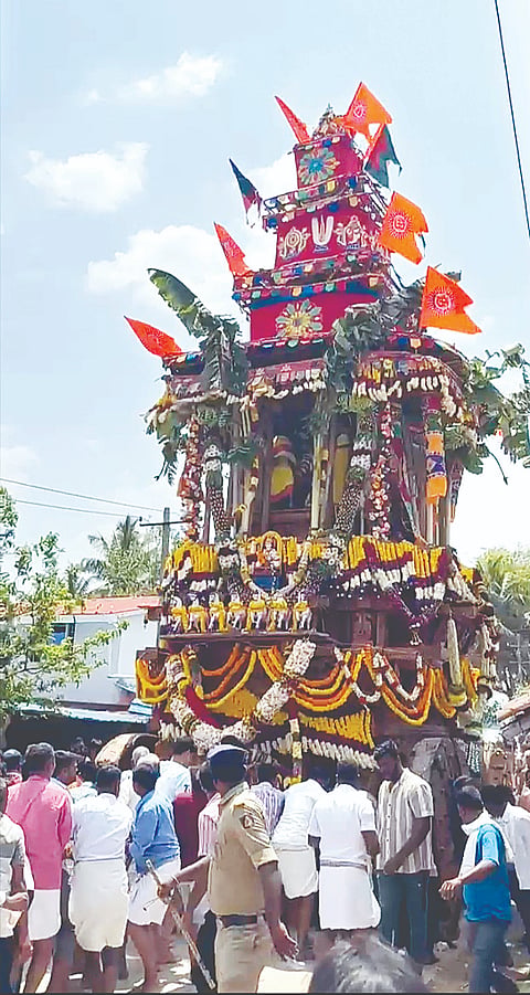 ಅರಕಲಗೂಡು ತಾಲೂಕು ಹುಲಿಕಲ್ ಶ್ರೀ ಪ್ರಸನ್ನ ವೆಂಕಟರಮಣಸ್ವಾಮಿ ರಥೋತ್ಸವ ಜರುಗಿತು.