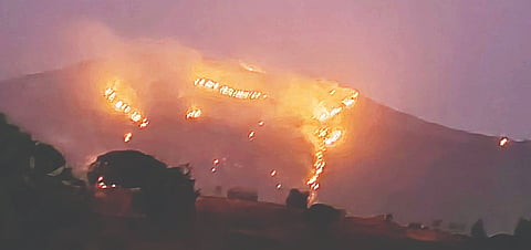 ಮರೂರು ಸಮೀಪದ ಅರಣ್ಯ ಪ್ರದೇಶದಲ್ಲಿ ಕಾಣಿಸಿಕೊಂಡ ಬೆಂಕಿ.