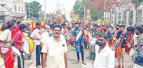  ಅರಸೀಕೆರೆ ನಗರದ ಹಾಸನ ರಸ್ತೆ ಬಡಾವಣೆಯ ಕಟ್ಟೆ ಮಾರಿಯಮ್ಮ ದೇವಿ ಕರಗ ಮಹೋತ್ಸವದ ನೋಟ.