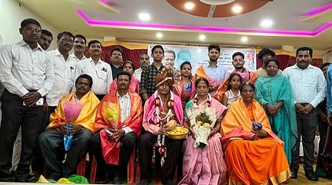 ಆಳಂದನಲ್ಲಿ ಹಮ್ಮಿಕೊಂಡಿದ್ದ ಸಮಾರಂಭದಲ್ಲಿ ಸೇವಾ ನಿವೃತ್ತಿ ಹೊಂದಿದ ಬಿಇಒ ವಿ.ರಂಗಸ್ವಾಮಿ ಶೆಟ್ಟಿ ಅವರನ್ನು ಸನ್ಮಾನಿಸಿ ಬೀಳ್ಕೊಡಲಾಯಿತು. ಅಣ್ಣಾರಾವ ಪಾಟೀಲ್​, ಮಾನಪ್ಪ ಕಟ್ಟಿಮನಿ ಇತರರಿದ್ದರು.