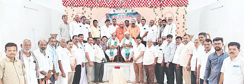 ಕಬಿನಿ ಯೋಜನಾ ಮಟ್ಟದ ನೀರು ಬಳಕೆದಾರರ ಸಹಕಾರ ಸಂಘಗಳ ಮಹಾಮಂಡಲದ ಅಧ್ಯಕ್ಷರಾಗಿ ಮಹದೇವಪ್ಪ ಹಾಗೂ ಉಪಾಧ್ಯಕ್ಷರಾಗಿ ಬಿ.ಸಿ.ಬಸಪ್ಪ ಮುಂದುವರಿದ ಹಿನ್ನೆಲೆಯಲ್ಲಿ ಮಹದೇವಪ್ಪ ಸ್ನೇಹ ಬಳಗದಿಂದ ಆಯೋಜಿಸಿದ್ದ ಕಾರ್ಯಕ್ರಮದಲ್ಲಿ ಇವರನ್ನು ಸನ್ಮಾನಿಸಲಾಯಿತು. ವಾಟಾಳು ಮಠದ ಶ್ರೀ ಸಿದ್ದಲಿಂಗಶಿವಾಚಾರ್ಯ ಸ್ವಾಮೀಜಿ, ಶ್ರೀಷಡಕ್ಷರ ದೇಶಿಕೇಂದ್ರ ಸ್ವಾಮೀಜಿ ಇತರರು ಇದ್ದರು.