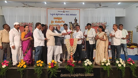 ಒಕ್ಕಲಿಗರ ಸಮುದಾಯ ಭವನದಲ್ಲಿ ರಾಷ್ಟ್ರೀಯ ಹಬ್ಬಗಳ ಆಚರಣಾ ಸಮಿತಿ ವತಿಯಿಂದ ಆಯೋಜಿಸಿದ್ದ ನಾಡಪ್ರಭು ಶ್ರೀಕೆಂಪೇಗೌಡರ 517ನೇ ಜಯಂತಿ ಕಾರ್ಯಕ್ರಮದ ಅಧ್ಯಕ್ಷತೆ ವಹಿಸಿ ಅವರು ಮಾತನಾಡಿದರು.