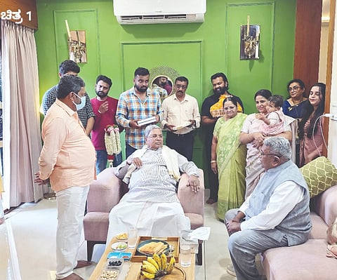 ಮಾಜಿ ಶಾಸಕ ಎಚ್.ಪಿ.ಮಂಜುನಾಥ್ ಅವರ ಆರೋಗ್ಯವನ್ನು ಮಾಜಿ ಮುಖ್ಯಮಂತ್ರಿ ಸಿದ್ದರಾಮಯ್ಯ ವಿಚಾರಿಸಿದರು.