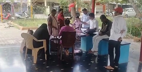 ಅರಸೀಕೆರೆ ಮಾರುತಿ ನಗರ ಬಡಾವಣೆಯ ದೇಗುಲದಲ್ಲಿ ಎಸ್ ಐ ಆರ್ ನಡೆಯುತ್ತಿರುವುದು.