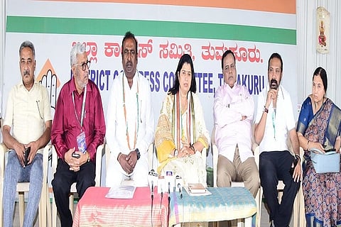 ತುಮಕೂರು ಜಿಲ್ಲಾ ಕಾಂಗ್ರೆಸ್​ ಕಚೇರಿಯಲ್ಲಿ ಸಭೆ