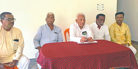 ಇಂಡಿ ಪಟ್ಟಣದ ಖಾಸಗಿ ಹೋಟೆಲ್‌ನಲ್ಲಿ ಗಾಣಿಗ ಸಮಾಜದ ಮುಖಂಡರು ಹಮ್ಮಿಕೊಂಡಿದ್ದ ಸುದ್ದಿಗೋಷ್ಠಿಯಲ್ಲಿ ಎ.ಎಸ್. ಗಾಣಿಗೇರ ಮಾತನಾಡಿದರು. ಸುಭಾಷ ಹಿಟ್ನಳ್ಳಿ, ಬಿ.ಎಸ್. ಅವಜಿ, ಅಪ್ಪು ಕಲ್ಲೂರ, ಮಲಕಣ್ಣ ಜಂಬಗಿ, ಭೀಮನಗೌಡ ಪಾಟೀಲ, ಪ್ರದೀಪ ಉಟಗಿ ಇತರರಿದ್ದರು.