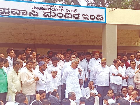 ಇಂಡಿ ನಗರದ ಪ್ರವಾಸಿ ಮಂದಿರದಲ್ಲಿ ಇಂಡಿ ಶಾಸಕ ಯಶವಂತರಾಯಗೌಡ ಪಾಟೀಲರ ಅಭಿಮಾನಿಗಳ ಸಭೆಯಲ್ಲಿ ಶಾಸಕರು ಮಾತನಾಡಿದರು. ಭೀಮಣ್ಣ ಕವಲಗಿ, ಪ್ರಶಾಂತ ಕಾಳೆ, ಜಾವೀದ ಮೋಮಿನ್, ಇಲಿಯಾಸ ಬೋರಾಮಣಿ, ಈರಣ್ಣ ವಾಲಿ, ರಾಹುಲ್ ಮಸಳಿ, ಅಜೀತ ಧನಶೆಟ್ಟಿ, ಶಿವಯೋಗಪ್ಪ ಚನಗೊಂಡ ಇತರರಿದ್ದರು.