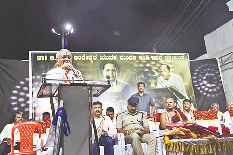 ಇಂಡಿ ನಗರದ ಅಂಬೇಡ್ಕರ್ ನಗರದಲ್ಲಿ ಡಾ. ಬಾಬಾಸಾಹೇಬ ಅಂಬೇಡ್ಕರ  ಜಯಂತಿ ಕಾರ್ಯಕ್ರಮದಲ್ಲಿ ಶಾಸಕ ಯಶವಂತರಾಯಗೌಡ ಪಾಟೀಲ ಮಾತನಾಡಿದರು. ಅಜಿತ್ ಧನಶೆಟ್ಟಿ, ಬಿ.ಡಿ. ಪಾಟೀಲ,  ಸದಾಶಿವ ಕಟ್ಟಿಮನಿ, ಸತ್ತಾರ ಬಾಗವಾನ, ಅಯೂಬ ನಾಟಿಕಾರ, ಶಿವು ಬಗಲಿ ಮತ್ತಿತರರಿದ್ದರು.