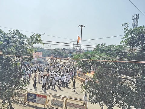 ಇಂಡಿ ಪಟ್ಟಣದಲ್ಲಿ ರೈತ ಸಂಘಟನೆ ನೇತೃತ್ವದಲ್ಲಿ ನಡೆಸಿದ ಬಂದ್ ಕರೆಯಲ್ಲಿ ಭಾಗವಹಿಸಿದ ಬೃಹತ್ ಜನಸ್ತೋಮ.