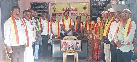 ಇಂಡಿ ಪಟ್ಟಣದ ಕನ್ನಡ ಸಾಹಿತ್ಯ ಪರಿಷತ್ತಿನ ಸಭಾಂಗಣದಲ್ಲಿ 112ನೇ ಕನ್ನಡ ಸಾಹಿತ್ಯ ಪರಿಷತ್ತಿನ ಸಂಸ್ಥಾಪನಾ ದಿನ ಆಚರಿಸಲಾಯಿತು.  ಕಸಾಪ ಜಿಲ್ಲಾಧ್ಯಕ್ಷ ಹಾಸಿಂಪೀರ ವಾಲಿಕಾರ, ಆನಂದ ಕೆಂಭಾವಿ, ಜಯಶ್ರೀ ತೆಲಗಿ ಮತ್ತಿತರರಿದ್ದರು.
