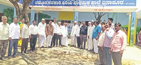 ಐನಾಪೂರ ಗ್ರಾಮದ ಸರ್ಕಾರಿ ಮಾದರಿ ಪ್ರಾಥಮಿಕ ಶಾಲೆಯ ಶೈಕ್ಷಣಿಕ ವರ್ಷದ ಆರಂಭೋತ್ಸವವನ್ನು ತಹಸೀಲ್ದಾರ್ ಪ್ರಶಾಂತ್ ಚನಗೊಂಡ ಚಾಲನೆ ನೀಡಿದರು. ಎಸ್‌ಡಿಎಂಸಿ ಅಧ್ಯಕ್ಷ ವಿಠಲ ಶಿವಣಗಿ, ಮಹಾದೇವ ಚವಾಣ್, ವಿಲಾಸ್ ಗಾಯಕವಾಡ, ಎಸ್.ವೈ. ಸಿಂಧೆ, ಜೆ.ಎಸ್. ಮೋಗಲಿ ಇತರರಿದ್ದರು.