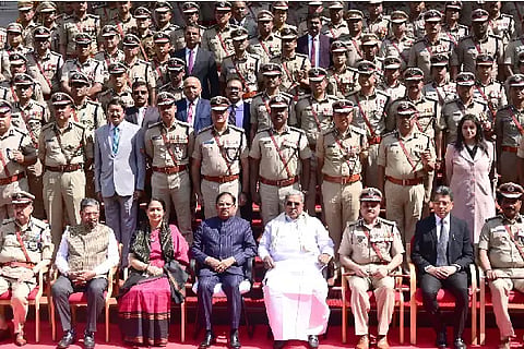 ಐಪಿಎಸ್ ಅಧಿಕಾರಿಗಳೊಂದಿಗೆ ಮುಖ್ಯಮಂತ್ರಿ