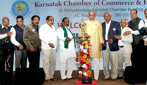 industries ಹುಬ್ಬಳ್ಳಿಯ ಕೆಸಿಸಿಐನಲ್ಲಿ ಆಯೋಜಿಸಿದ್ದ ಇನ್​ಕಾಮೆಕ್ಸ್ ಪೂರ್ವಭಾವಿ ಸಭೆಯನ್ನು ಸಭಾಪತಿ ಬಸವರಾಜ ಹೊರಟ್ಟಿ ಉದ್ಘಾಟಿಸಿದರು.