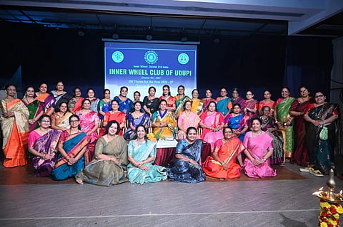 ಇನ್ನರ್​ ವೀಲ್​ ಕ್ಲಬ್​ ಆಫ್​ ಉಡುಪಿಯ ಪದಗ್ರಹಣ ಸಮಾರಂಭ ಎಂಜಿಎಂ ಕಾಲೇಜಿನ ರವೀಂದ್ರ ಮಂಟಪದಲ್ಲಿ ನಡೆಯಿತು. ಶುಭಾ ಬಾಸ್ರಿ, ಸರಿತಾ ವಿ.ಕೆ., ಶಾಲಿನಿ ರಾಘವೇಂದ್ರ, ರಾಜಲಕ್ಷ್ಮೀ ಡಿ. ಶೆಟ್ಟಿ, ವಾಣಿ ಜೆ. ಪ್ರಭು, ವೈಷ್ಣವಿ ಆಚಾರ್ಯ, ಮಾಲತಿ ಅಮೀನ್​, ಪ್ರೇಮಾ ಜಗದೀಶ್​ ಇತರರಿದ್ದರು.