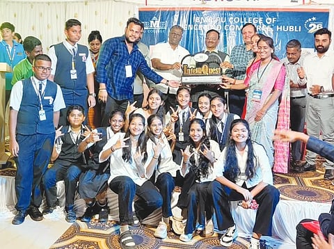 intellquest ಹುಬ್ಬಳ್ಳಿಯ ಐಬಿಎಂಆರ್​ ಕಾಲೇಜಿನಲ್ಲಿ ಏರ್ಪಡಿಸಿದ್ದ ಇಂಟೆಲ್ಲಿಕ್ವೆಸ್ಟ್​ ಸ್ಪರ್ಧೆಯಲ್ಲಿ ವಿಜೇತರಿಗೆ ಬಹುಮಾನ ವಿತರಿಸಲಾಯಿತು. ಡಾ. ಎಚ್​.ವಿ. ಬೆಳಗಲಿ, ಸಂದೀಪ ಬೂದಿಹಾಳ, ಡಾ. ಇಗ್ನೇಶ್​ ಸಕ್ರಿ, ಡಾ. ಅರುಣ ಶೆಟ್ಟಿ, ಡಾ. ರೇಖಾ ಮಹೇಂದ್ರಕರ್​ ಇದ್ದರು.