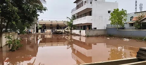 ಜಗಳೂರಿನ ದೇವೇಗೌಡ ಬಡಾವಣೆ ಜಲಾವೃತಗೊಂಡಿರುವುದು.jagalur