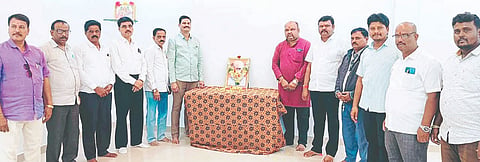 ಹರಪನಹಳ್ಳಿ ನಮೋ ಭವನದಲ್ಲಿ ಜನಸಂಘದ ಸಂಸ್ಥಾಪಕ ಶ್ಯಾಮಾಪ್ರಸಾದ್ ಮುಖರ್ಜಿ ಜನ್ಮದಿನ ಆಚರಿಸಲಾಯಿತು.
