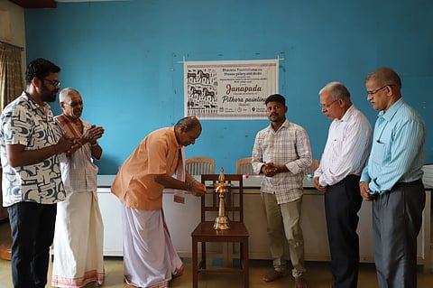 ಉಡುಪಿಯಲ್ಲಿ ಆಯೋಜಿಸಿದ್ದ ಗುಜರಾತ್​ನ ಪಿಥೋರ ಚಿತ್ರಕಲೆಯ ಕಾರ್ಯಾಗಾರವನ್ನು ಡಾ. ಪಾದೇಕಲ್ಲು ವಿಷ್ಣು ಭಟ್​ ಉದ್ಘಾಟಿಸಿದರು. ಡಾ. ಬಿ.ಜಗದೀಶ್​ ಶೆಟ್ಟಿ, ಡಾ. ಅರುಣಕುಮಾರ್​ ಎಸ್​.ಆರ್​., ಮಂಜುನಾಥ್​ ರಾವ್​ ಹಾವಂಜೆ, ಡಾ. ಜನಾರ್ದನ್​ ರಾವ್​, ನಾರನ್​ ಭಾಯ್​ ಎಚ್​. ರಥ್ವ ಇದ್ದರು.