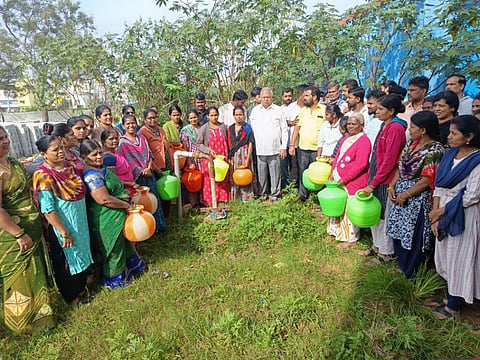 ಜಲಮಂಡಳಿ ವಿರುದ್ಧ ಅನ್ನಪೂರ್ಣೇಶ್ವರಿ ಬಡಾವಣೆಯ ನಿವಾಸಿಗಳು ನಡೆಸಿದ ಪ್ರತಿಭಟನೆಯಲ್ಲಿ ಎಂಎಲ್‌ಸಿ ಜವರಾಯಿ ಗೌಡ ಪಾಲ್ಗೊಂಡು ಬೆಂಬಲ ವ್ಯಕ್ತಪಡಿಸಿದರು. 