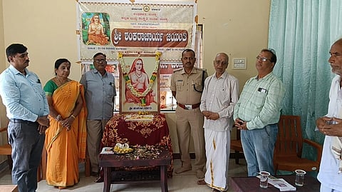 ಮಂಡ್ಯ ನಗರದ ಕಲಾಮಂದಿರದಲ್ಲಿ ಶಂಕರಾಚಾರ್ಯರ ಜಯಂತಿ ಆಚರಿಸಲಾಯಿತು. 