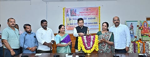 ಉಡುಪಿಯಲ್ಲಿ ಆಯೋಜಿಸಿದ್ದ ರೇಣುಕಾಚಾರ್ಯ ಮತ್ತು ಕೈವಾರ ತಾತಯ್ಯ ಜಯಂತಿಯನ್ನು ಅಬೀದ್​ ಗದ್ಯಾಳ್​ ಉದ್ಘಾಟಿಸಿದರು. ಪೂರ್ಣಿಮಾ, ನವನೀತ್​, ಸುಲೋಚನಾ ಪಚ್ಚಿನಡ್ಕ, ಸಿದ್ಧಬಸಯ್ಯ ಸ್ವಾಮಿ ಚಿಕ್ಕಮಠ ಇತರರಿದ್ದರು.
