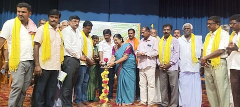 ಮಂಡ್ಯದಲ್ಲಿ ಆಯೋಜಿಸಿದ್ದ ಅಗ್ನಿಬನ್ನಿರಾಯ ಜಯಂತಿ ಕಾರ್ಯಕ್ರಮವನ್ನು ಭಾರತೀಯ ರೆಡ್‌ಕ್ರಾಸ್ ಸಂಸ್ಥೆ ಸಭಾಧ್ಯಕ್ಷೆ ಡಾ.ಮೀರಾ ಶಿವಲಿಂಗಯ್ಯ ಉದ್ಘಾಟಿಸಿದರು.
