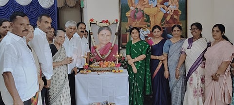 ಮಂಡ್ಯದಲ್ಲಿ ಚೆನ್ನಮ್ಮ ದೇವೇಗೌಡ ಅವರಿಗೆ ಶ್ರದ್ಧಾಂಜಲಿ ಅರ್ಪಿಸಲಾಯಿತು. 