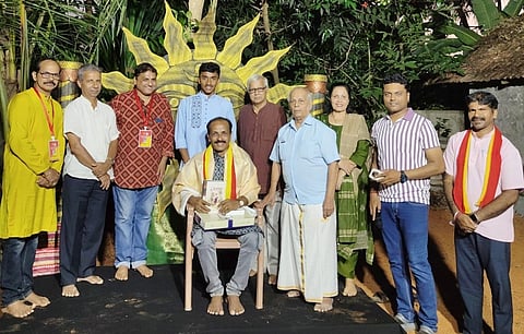 ಉಡುಪಿಯಲ್ಲಿ ಆಯೋಜಿಸಿದ್ದ 'ಕೂತು ಮಾತಾಡುವ' ಕಾರ್ಯಕ್ರಮದಲ್ಲಿ ಜೀವನರಾಂ ಸುಳ್ಯ ಅವರನ್ನು ಸನ್ಮಾನಿಸಲಾಯಿತು. ಯು.ವಿಶ್ವನಾಥ್​ ಶೆಣೈ, ರವಿರಾಜ್​ ಎಚ್​.ಪಿ., ಪ್ರೊ.ಶಂಕರ್​, ಮುರಳಿ ಕಡೆಕಾರ್​, ರಾಜೇಶ್​ ಭಟ್​ ಪಣಿಯಾಡಿ, ಶಿಲ್ಪಾ ಜೋಶಿ, ರಾಘವೇಂದ್ರ ಪ್ರಭು ಕರ್ವಾಲು, ಅವಿನಾಶ್​ ಕಾಮತ್​ ಇದ್ದರು.