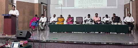 ಉಡುಪಿಯಲ್ಲಿ ಆಯೋಜಿಸಿದ್ದ 'ಭಾರತ್​ ಜೋಡೋ' ಯುವ ಸಂಘ ಸ್ಥಾಪನೆಯ ಮಾರ್ಗಸೂಚಿ ಸಭೆಯಲ್ಲಿ ಪ್ರತೀಕ್​ ಬಾಯಲ್​ ಮಾತನಾಡಿದರು. ಅಬೀದ್​ ಗದ್ಯಾಳ, ಡಾ. ರೋಶನ್​ ಶೆಟ್ಟಿ, ರಶ್ಮಿ ಎಸ್​.ಆರ್​., ಅಶೋಕ್​ ಕೊಡವೂರು ಇದ್ದರು.