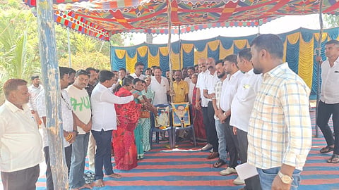 ಕೆ.ಆರ್.ಪೇಟೆ ಪಟ್ಟಣದ ಪುರಸಭೆ ಕಚೇರಿ ಎದುರು ಬಿಜೆಪಿ ಮುಖಂಡರು ಹಾಗೂ ಕಾರ್ಯಕರ್ತರು ಪ್ರತಿಭಟನೆ ನಡೆಸಿದರು.