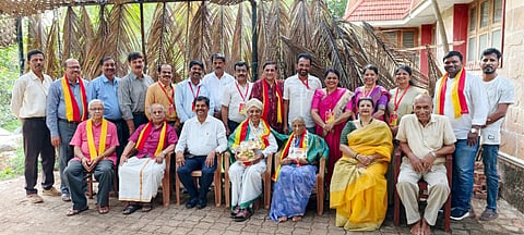 ಉಡುಪಿ ತಾಲೂಕು ಘಟಕದ ಕನ್ನಡ ಸಾಹಿತ್ಯ ಸಮ್ಮೇಳನದ ಸರ್ವಾಧ್ಯಕ್ಷರಾದ ಡಾ.ಭಾಸ್ಕರಾನಂದ ಕುಮಾರ್​ ದಂಪತಿ ಸನ್ಮಾನಿಸಿ ಆಮಂತ್ರಣ ಪತ್ರಿಕೆಯೊಂದಿಗೆ ವೀಳ್ಯ ನೀಡಿ ಆಹ್ವಾನಿಸಲಾಯಿತು. ಜಯಕರ್​ ಶೆಟ್ಟಿ ಇಂದ್ರಾಳಿ, ರವಿರಾಜ್​ ಎಚ್​.ಪಿ., ಯು.ವಿಶ್ವನಾಥ ಶೆಣೈ, ಪ್ರೊ.ಶಂಕರ್​, ಸಂಧ್ಯಾ ಶೆಣೈ, ಶ್ರೀನಿವಾಸ ಉಪಾಧ್ಯ, ಭುವನಪ್ರಸಾದ್​ ಹೆಗ್ಡೆ, ಗಂಗಾಧರ್​ ಕಿದಿಯೂರು, ರಂಜನಿ ವಸಂತ್​ ಇತರರಿದ್ದರು.