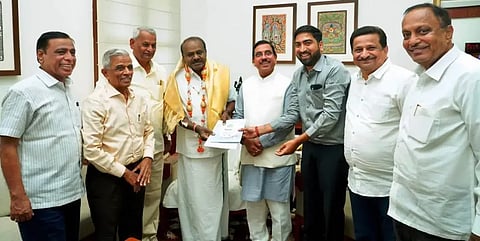 Incomex ದೆಹಲಿಯಲ್ಲಿ ಕೇಂದ್ರ ಸಚಿವ ಎಚ್.ಡಿ. ಕುಮಾರಸ್ವಾಮಿ ಅವರನ್ನು ಭೇಟಿಯಾದ ಕರ್ನಾಟಕ ವಾಣಿಜ್ಯೋದ್ಯಮ ಸಂಸ್ಥೆ ಪದಾಧಿಕಾರಿಗಳು, ಹುಬ್ಬಳ್ಳಿಯಲ್ಲಿ ಆಯೋಜಿಸಲಾಗುತ್ತಿರುವ ಇನ್​ಕಾಮೆಕ್ಸ್ ಉದ್ಘಾಟನಾ ಕಾರ್ಯಕ್ರಮಕ್ಕೆ ಆಹ್ವಾನಿಸಿದರು.