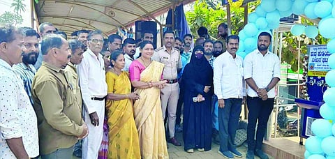  ಕಡಬ ಪಪಂ ಅಧ್ಯಕ್ಷೆ ತಮನ್ನಾ ಜಬೀನ್ ನೀರಿನ ಘಟಕ ಉದ್ಘಾಟಿಸಿದರು. ಕಡಬ ಬ್ಲಾಕ್ ಕಾಂಗ್ರೆಸ್ ಅಧ್ಯಕ್ಷ ಅಭಿಲಾಶ್ ಪಿ.ಕೆ., ಕಡಬ ಪಪಂ ಸ್ಥಾಯಿ ಸಮಿತಿ ಅಧ್ಯಕ್ಷ ಕೆ.ಎಂ.ಹನೀಫ್, ಉಪಾಧ್ಯಕ್ಷೆ ನೀಲಾವತಿ ಶಿವರಾಂ, ಕಡಬ ಆರಕ್ಷಕ ಠಾಣಾ ಉಪನಿರೀಕ್ಷಕ ಜಂಬೂರಾಜ್ ಮಹಾಜನ್ ಮೊದಲಾದವರು ಉಪಸ್ಥಿತರಿದ್ದರು. 