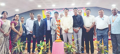 ಕನಕಪುರ ನಗರದ ರೂರಲ್ ಎಜುಕೇಷನ್ ಸೊಸೈಟಿ ಆವರಣದಲ್ಲಿ ಹಮ್ಮಿಕೊಂಡಿದ್ದ ಕಾರ್ಯಕ್ರಮದಲ್ಲಿ ಪ್ರೊ. ಸಿ.ಶಿವರಾಜು, ಎಚ್.ಎನ್.ನರಸಿಂಹಮೂರ್ತಿ, ಡಾ. ಎಚ್.ಕೆ ಶ್ರೀಕಂಠು, ಮಂಜುನಾಥ್, ಕೆ.ಬಿ.ನಾಗರಾಜು, ಕೆಂಪೇಗೌಡ, ರುದ್ರೇಶ್ ಇತರರು ಇದ್ದರು.