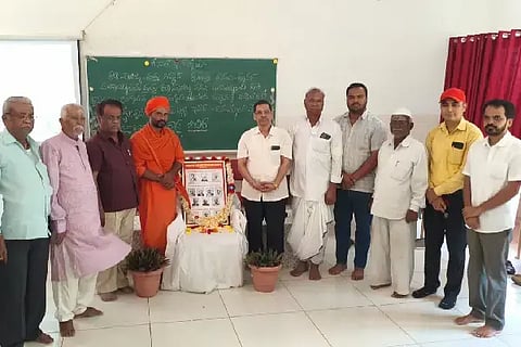 ಸಂಶಿ ಗ್ರಾಮದ ಕೆಎಲ್ಇ ಕಾಲೇಜಿನಲ್ಲಿ ಕೆಎಲ್ಇ ಸಂಸ್ಥೆಯ 110ನೇ ಸಂಸ್ಥಾಪನಾ ದಿನ Saptarishisಆಚರಿಸಲಾಯಿತು. ಶ್ರೀ ಅಭಿನವ ಬಸವಣ್ಣಜ್ಜನವರು, ಎ.ಬಿ. ಉಪ್ಪಿನ, ಬಿ.ಬಿ. ಬೂದಿಹಾಳ, ಬಿ.ಎಂ. ಕಜ್ಜಿ, ಬಿ.ವಿ. ಸೈಬಣ್ಣವರ, ಸಂದೇಶ ಅಚಲಕರ, ಸಿದ್ದು ಧಾರವಾಡಶೆಟ್ಟರ್,  ಪ್ರೊ.ರಮೇಶ ಅತ್ತಿಗೇರಿ, ನಿಸರ್ಗ ಕೊರಡೂರ, ಪೂಜಾ ತಂಗಣ್ಣವರ, ಅಭಿಷೇಕ ಬಾಲೆಹೊಸೂರ ಇತರರಿದ್ದರು.