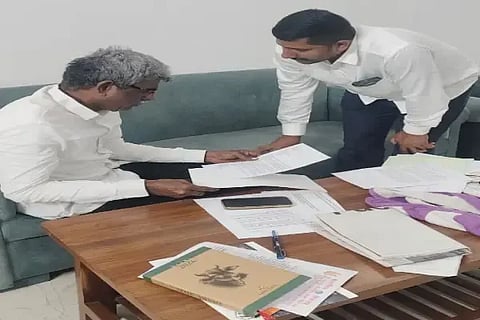 ದೆಹಲಿಯಲ್ಲಿ ಸಂಸದ ಕೋಟ ಶ್ರೀನಿವಾಸ ಪೂಜಾರಿಗೆ ಜೆಡಿಎಸ್ ಯುವ ಮುಖಂಡ ಪ್ರಸಾದ್ ಜೈನ್ ಮನವಿ ಸಲ್ಲಿಸಿದರು. 