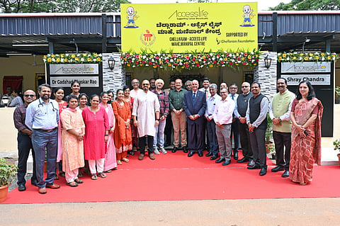 ಮಣಿಪಾಲದ ಕಸ್ತೂರ್ಬಾ ಆಸ್ಪತ್ರೆಯಲ್ಲಿ ಮಕ್ಕಳ ಮೂಳೆ ಮಜ್ಜೆಯ ಕಸಿ ಕೇಂದ್ರ ಉದ್ಘಾಟಿಸಲಾಯಿತು. ಡಾ. ಎಚ್​.ಎಸ್​. ಬಲ್ಲಾಳ್​, ಡಾ. ಅಶೋಕ್​ ಗವಾಂಡೆ, ಡಾ. ಆನಂದ್​ ವೇಣುಗೋಪಾಲ್​, ಡಾ. ಅವಿನಾಶ್​ ಶೆಟ್ಟಿ, ಡಾ. ಅನಿಲ್​ ಕೆ. ಭಟ್​, ಹರಿನಾರಾಯಣ್​ ಶಮಾರ್, ಡಾ. ವಾಸುದೇವ ಭಟ್​ ಕೆ., ಗಿರೀಶ್​ ನಾಯರ್​ ಇತರರಿದ್ದರು.