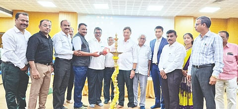  ಭಾರತೀ ಕಾಲೇಜಿನ ಕುವೆಂಪು ಸಭಾಂಗಣದಲ್ಲಿ ಆಯೋಜಿಸಿದ್ದ ವಾರ್ಷಿಕ ಪ್ರಾಯೋಗಿಕ ಪರೀಕ್ಷಾ ಕಾರ್ಯಾಗಾರವನ್ನು ಭಾರತೀ ವಿದ್ಯಾಸಂಸ್ಥೆಯ ಚೇರ‌್ಮನ್, ವಿಧಾನ ಪರಿಷತ್ ಸದಸ್ಯ ಮಧು ಜಿ.ಮಾದೇಗೌಡ ಉದ್ಘಾಟಿಸಿದರು. ಬಿ.ಎಂ.ನಂಜೇಗೌಡ,  ಸಿ.ವಿ ಮಲ್ಲಿಕಾರ್ಜುನ್, ಜಿ.ಬಿ.ಪಲ್ಲವಿ ಇತರರಿದ್ದರು.
