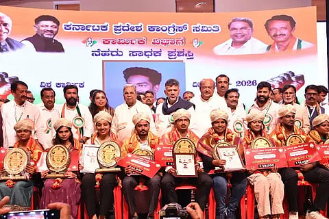 ಕೆಪಿಸಿಸಿ ಕಚೇರಿಯಲ್ಲಿ ಆಯೋಜಿಸಿದ್ದ ವಿಶ್ವ ಕಾರ್ಮಿಕ ದಿನಾಚರಣೆ ಕಾರ್ಯಕ್ರಮ