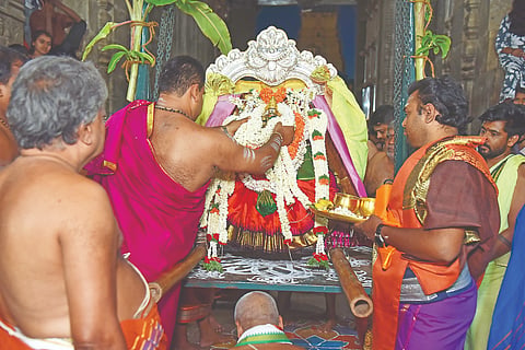 ನಂಜನಗೂಡಿನಲ್ಲಿ ಗಿರಿಜಾ ಕಲ್ಯಾಣ ಮಹೋತ್ಸವದಲ್ಲಿ ಶ್ರೀ ಪಾರ್ವತಿ ಸಮೇತ ಶ್ರೀ ಕಂಠೇಶ್ವರಸ್ವಾಮಿ ಉತ್ಸವಮೂರ್ತಿ ಮೆರವಣಿಗೆ ನಡೆಸಲಾಯಿತು. 