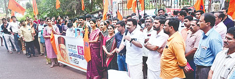  ಎನ್‌ಟಿಯು ವತಿಯಿಂದ ಡಿಡಿಇ ಕಚೇರಿ ಎದುರು ನಡೆದ ಪ್ರತಿಭಟನೆಯಲ್ಲಿ ಟಿ.ಅನೂಪ್ ಕುಮಾರ್ ಮಾತನಾಡಿದರು. ಟಿ.ಕೃಷ್ಣನ್, ಕೆ.ಪ್ರಭಾಕರನ್ ನಾಯರ್ ಮೊದಲಾದವರಿದ್ದರು.  