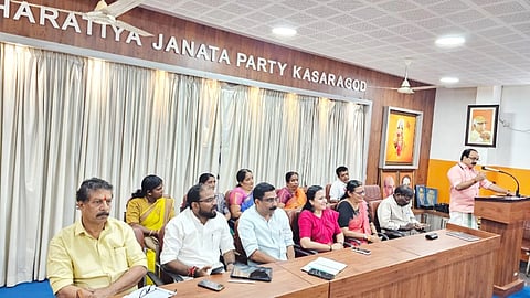 ಬಿಜೆಪಿ ಜನಪ್ರತಿನಿಧಿಗಳ ಸಭೆಯನ್ನು ಕೇರಳ ರಾಜ್ಯ ಸೆಲ್ ಸಂಯೋಜಕ ವಿ.ಕೆ. ಸಜೀವನ್ ಉದ್ಘಾಟಿಸಿ ಮಾತನಾಡಿದರು. ಪ್ರಮುಖರಾದ ಎಂ.ಎಲ್.ಅಶ್ವಿನಿ, ಜಿ.ಕಾಶೀನಾಥ್, ಪಿ.ಆರ್.ಸುನೀಲ್ ಮತ್ತಿತರರಿದ್ದರು.
