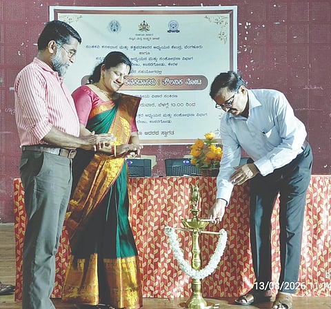  ಕಾಸರಗೋಡು ಸರ್ಕಾರಿ ಕಾಲೇಜಿನಲ್ಲಿ ರಾಷ್ಟ್ರೀಯ ವಿಚಾರ ಸಂಕಿರಣವನ್ನು ಸಾಹಿತಿ ಕಾ.ತ.ಚಿಕ್ಕಣ್ಣ ಉದ್ಘಾಟಿಸಿದರು. ಪ್ರಾಂಶುಪಾಲ ಡಾ.ವಿ.ಎಸ್.ಅನಿಲ್ ಕುಮಾರ್, ಕನ್ನಡ ವಿಭಾಗದ ಮುಖ್ಯಸ್ಥೆ ಸುಜಾತಾ ಎಸ್. ಉಪಸ್ಥಿತರಿದ್ದರು.