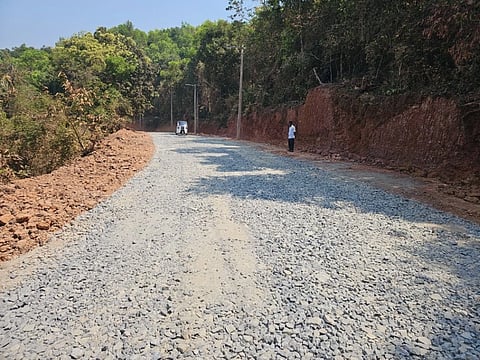  ಲಾಲ್‌ಬಾಗ್-ಚಿಪ್ಪಾರ್-ಕುರುಡಪದವು ರಸ್ತೆ ಕಾಮಗಾರಿ ಅರ್ಧಕ್ಕೆ ಸ್ಥಗಿತಗೊಂಡಿರುವುದು.