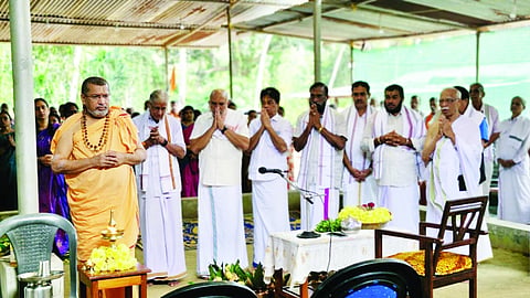  ಎಡನೀರು ಶ್ರೀ ಸಚ್ಚಿದಾನಂದ ಭಾರತೀ ಸ್ವಾಮೀಜಿ ಸುವರ್ಣ ರಜತನಿಧಿ ಸಮರ್ಪಣಾ ಕಾರ್ಯಕ್ಕೆ ಚಾಲನೆ ನೀಡಿದರು.  